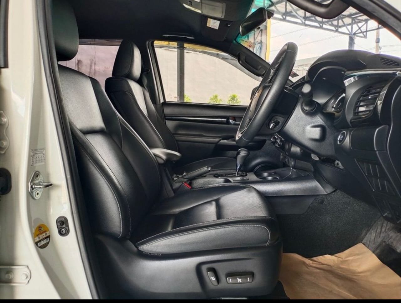 2015 Toyota Hilux Revo 2.8L - Image 4