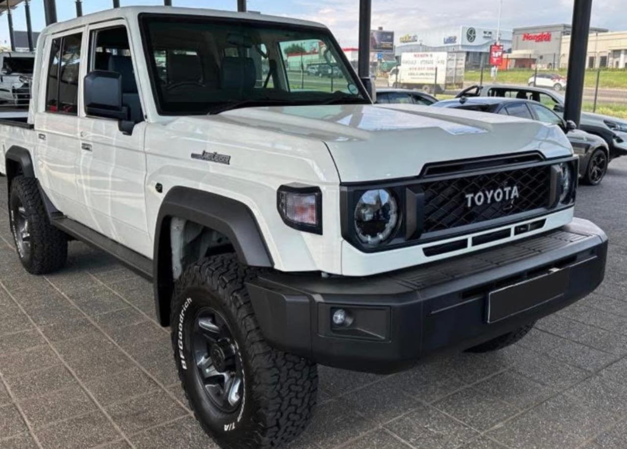 2023 Toyota Land Cruiser Pick-up - Image 2