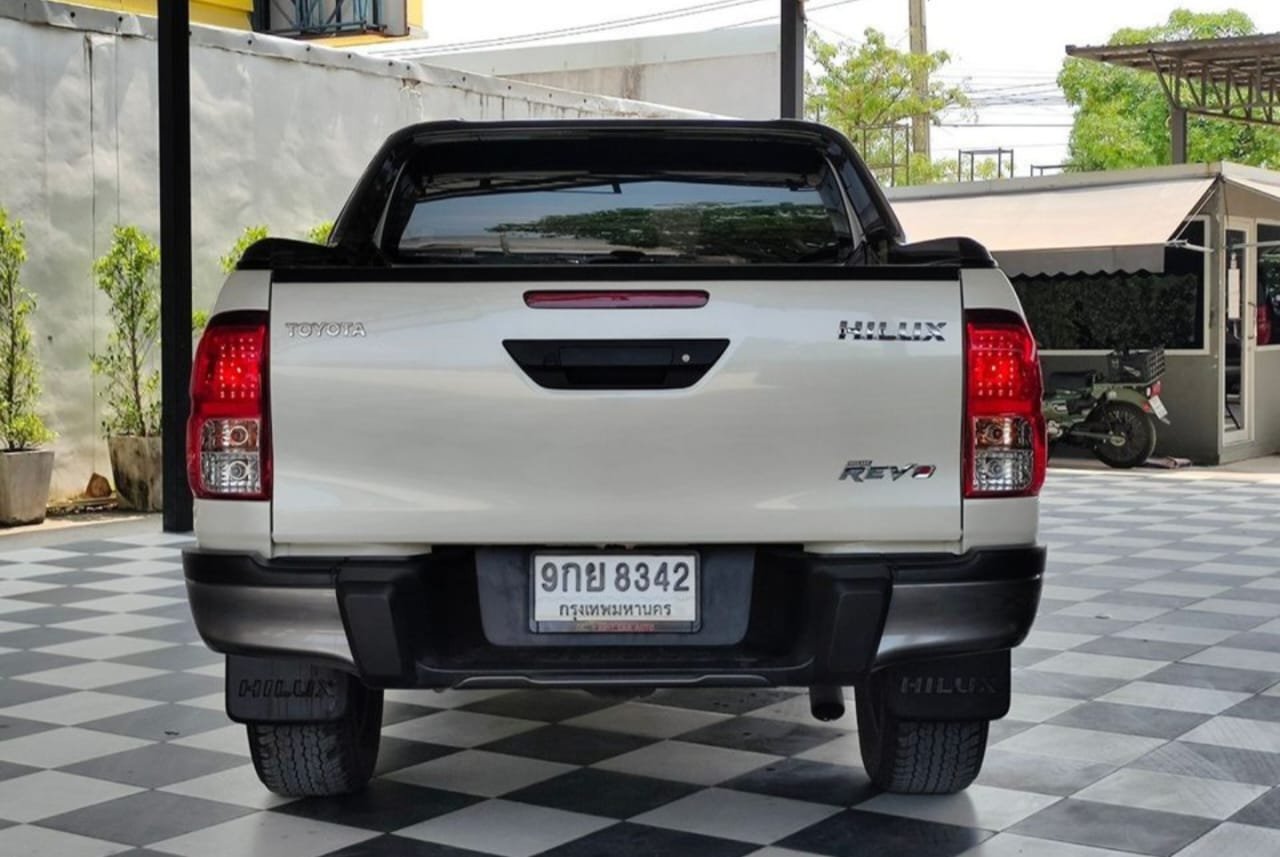 2015 Toyota Hilux Revo 2.8L - Image 8
