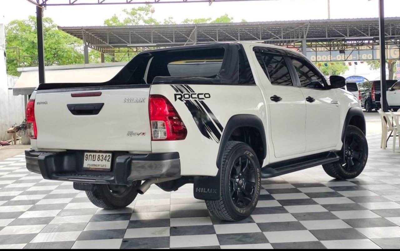 2015 Toyota Hilux Revo 2.8L - Image 2