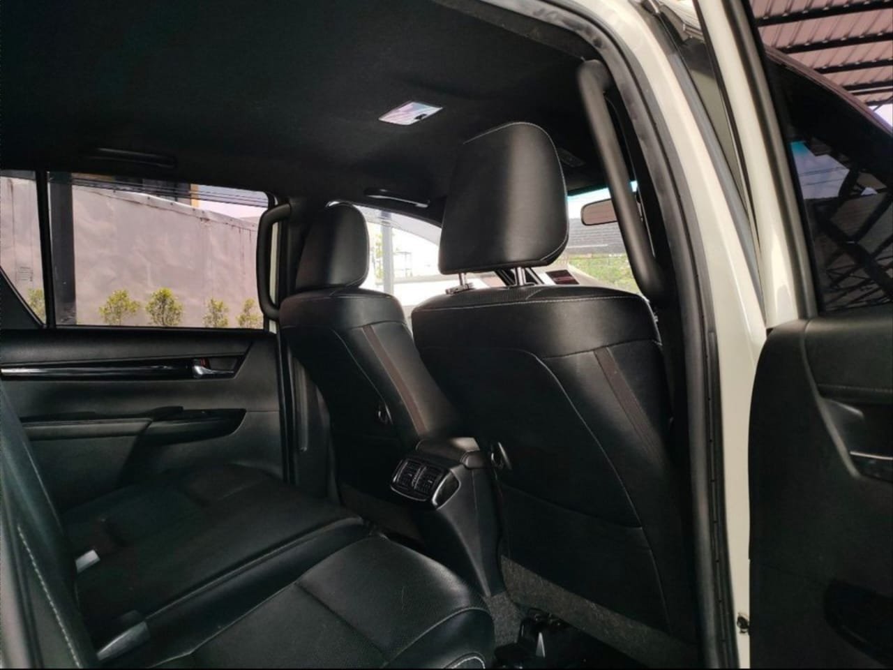 2015 Toyota Hilux Revo 2.8L - Image 7