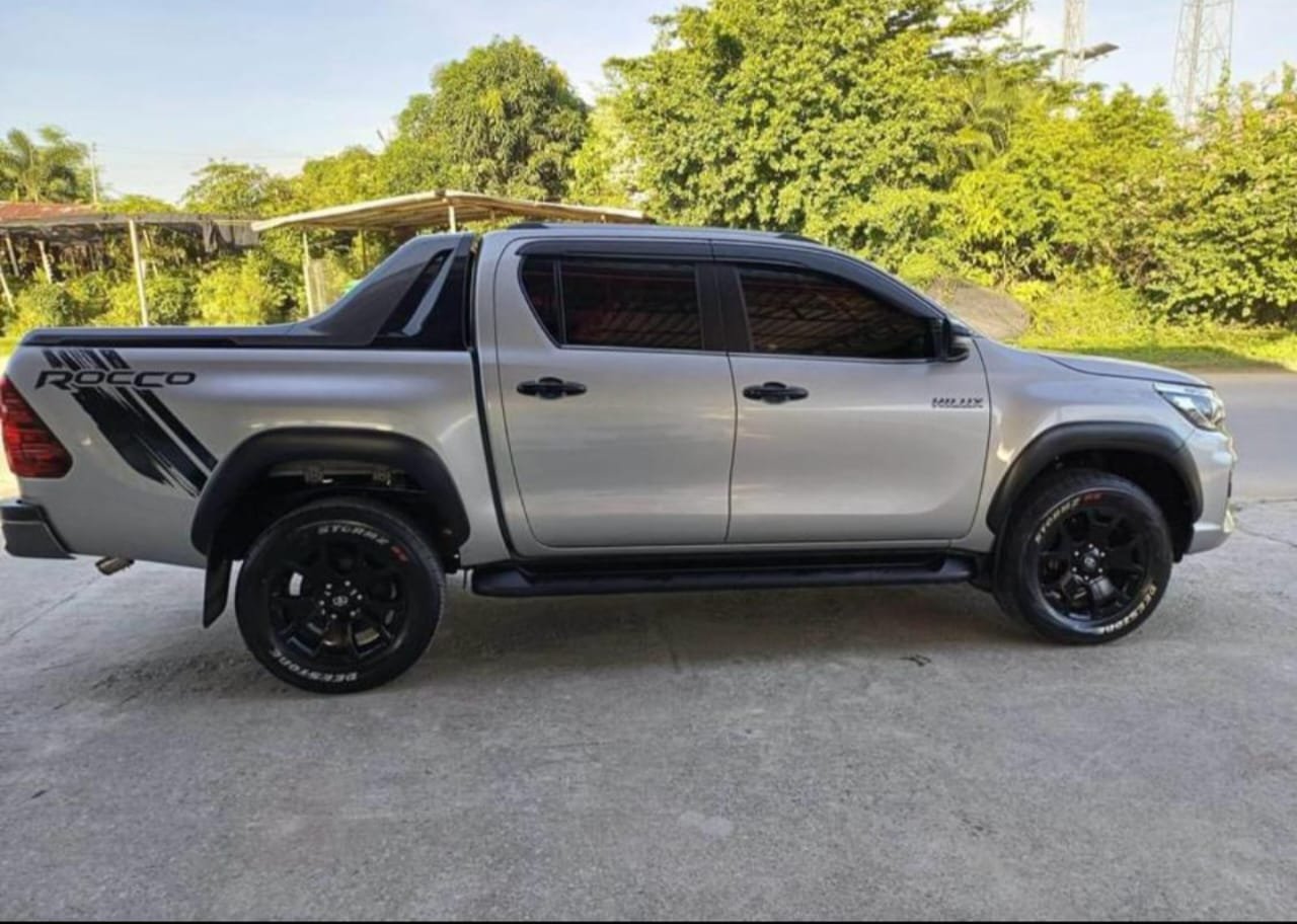 2023 Toyota Hilux Revo - Image 6