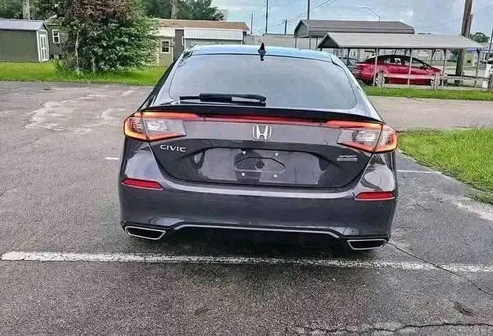 2017 Honda Civic Touring Sedan - Image 4