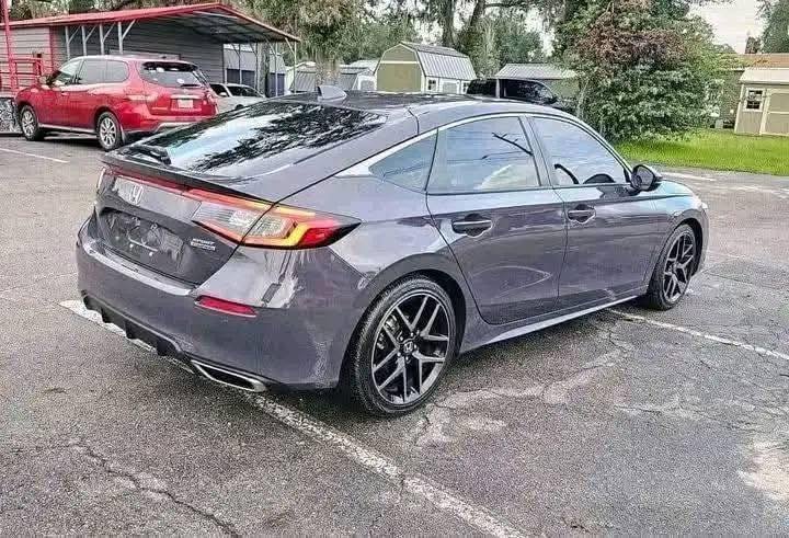 2017 Honda Civic Touring Sedan - Image 10