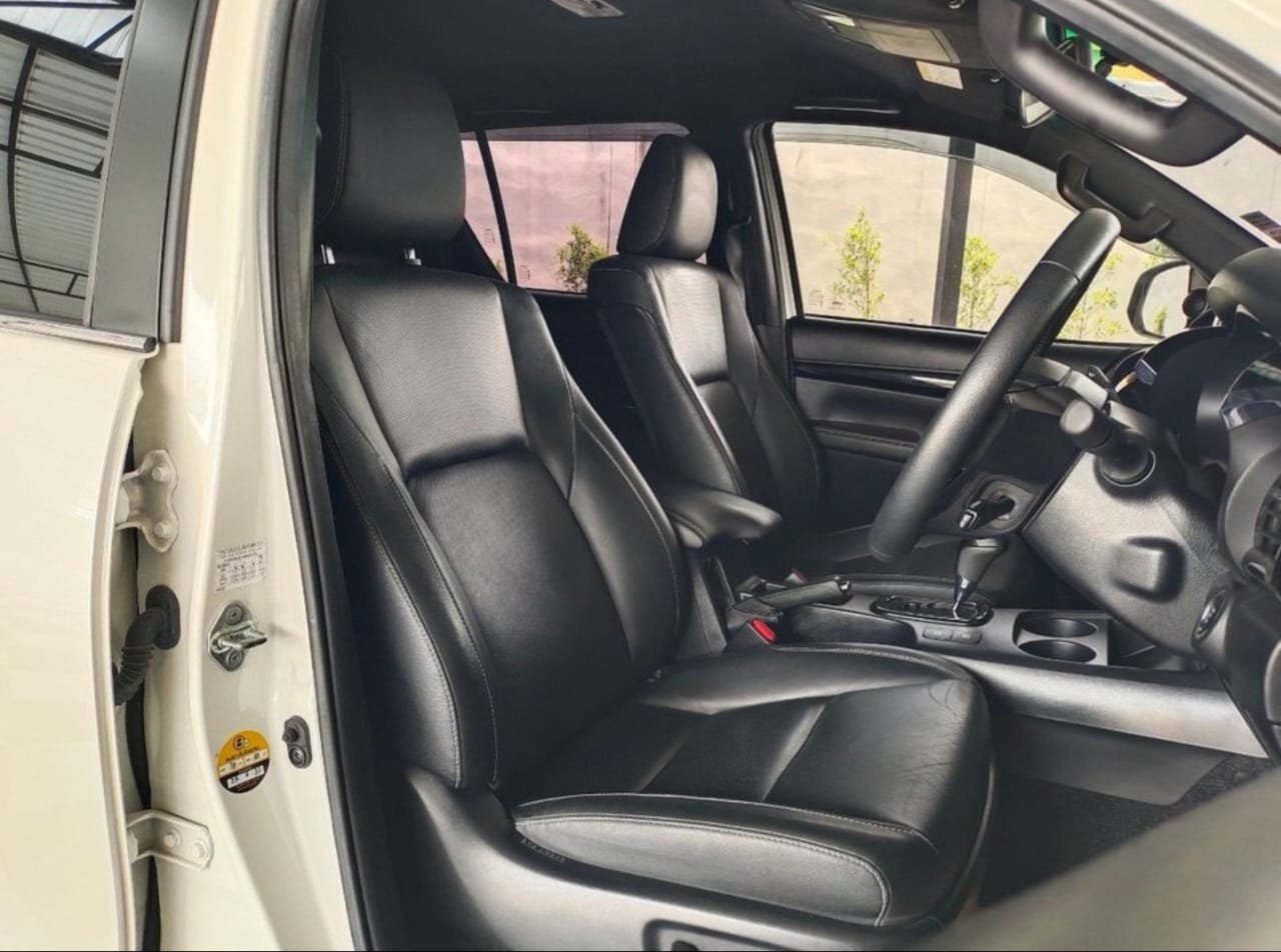 2015 Toyota Hilux Revo 2.8L - Image 6