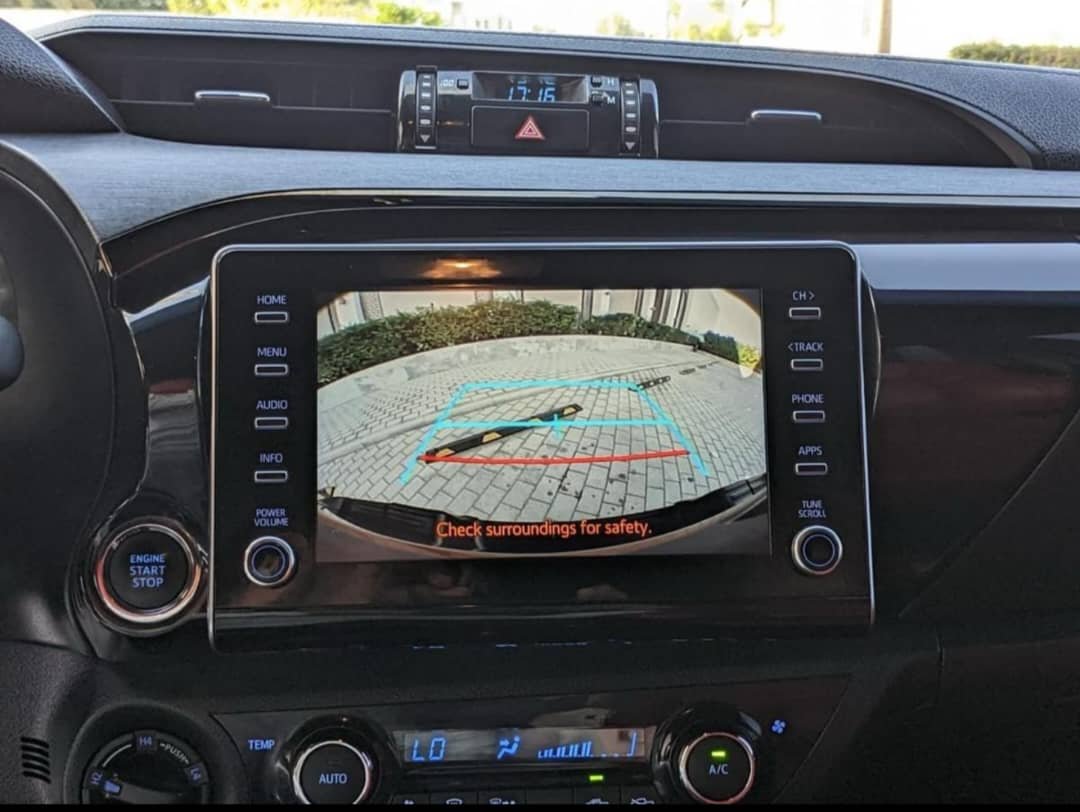 2022 Toyota Hilux 4x4 - Image 6