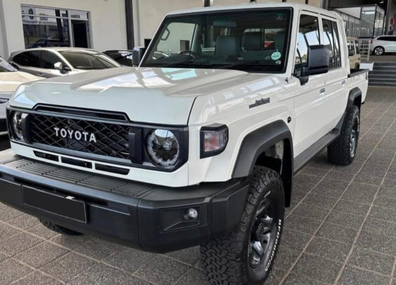2023 Toyota Land Cruiser Pick-up - Image 6