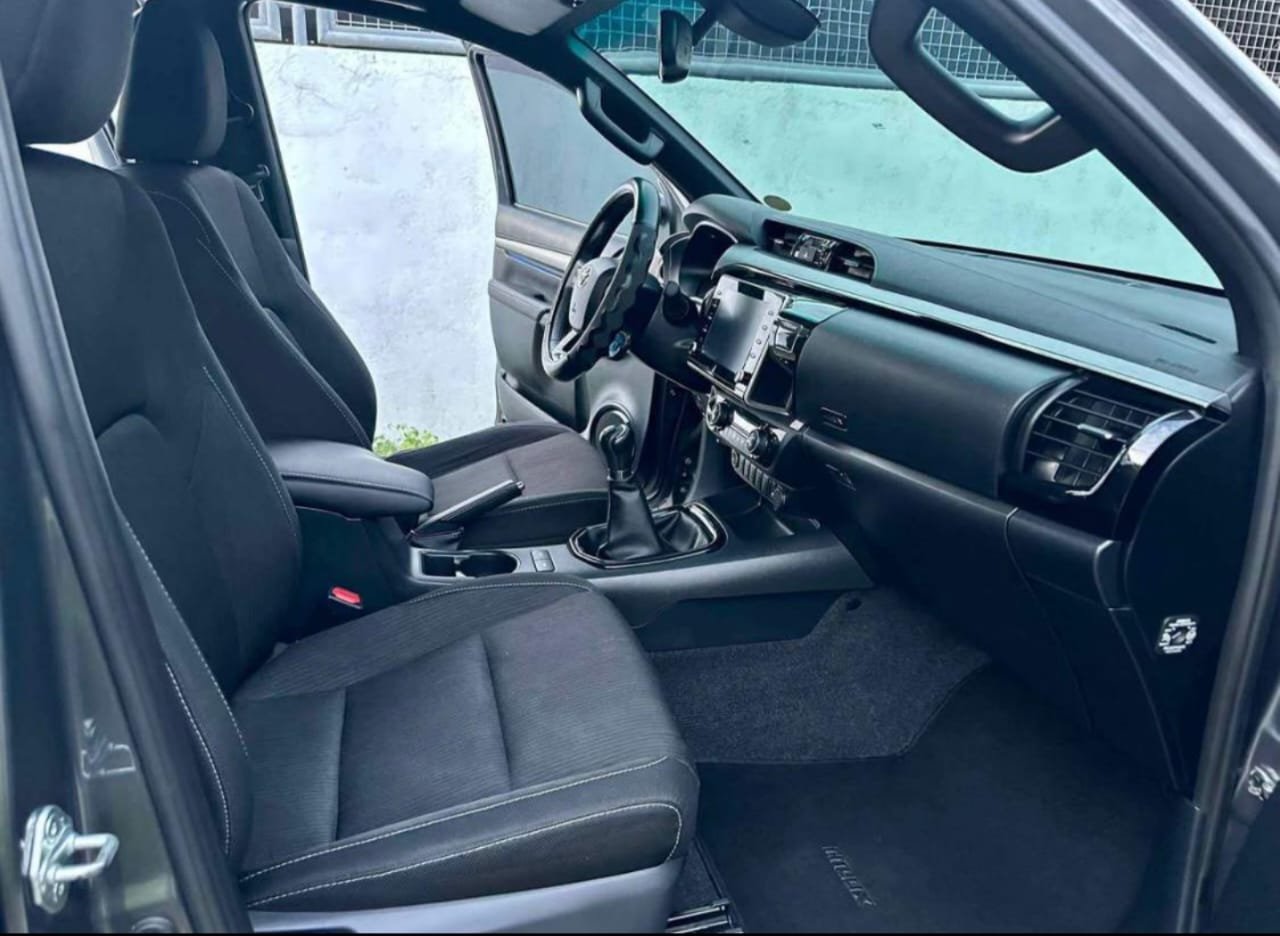 Toyota Hilux 4x4 diesel engine - Image 4