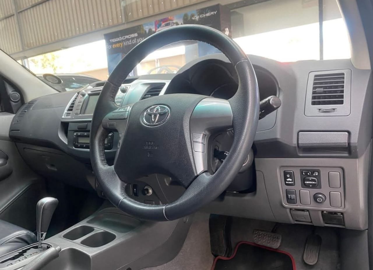 2014 Toyota Hilux Legend 45 3.0D4d Automatic - Image 4