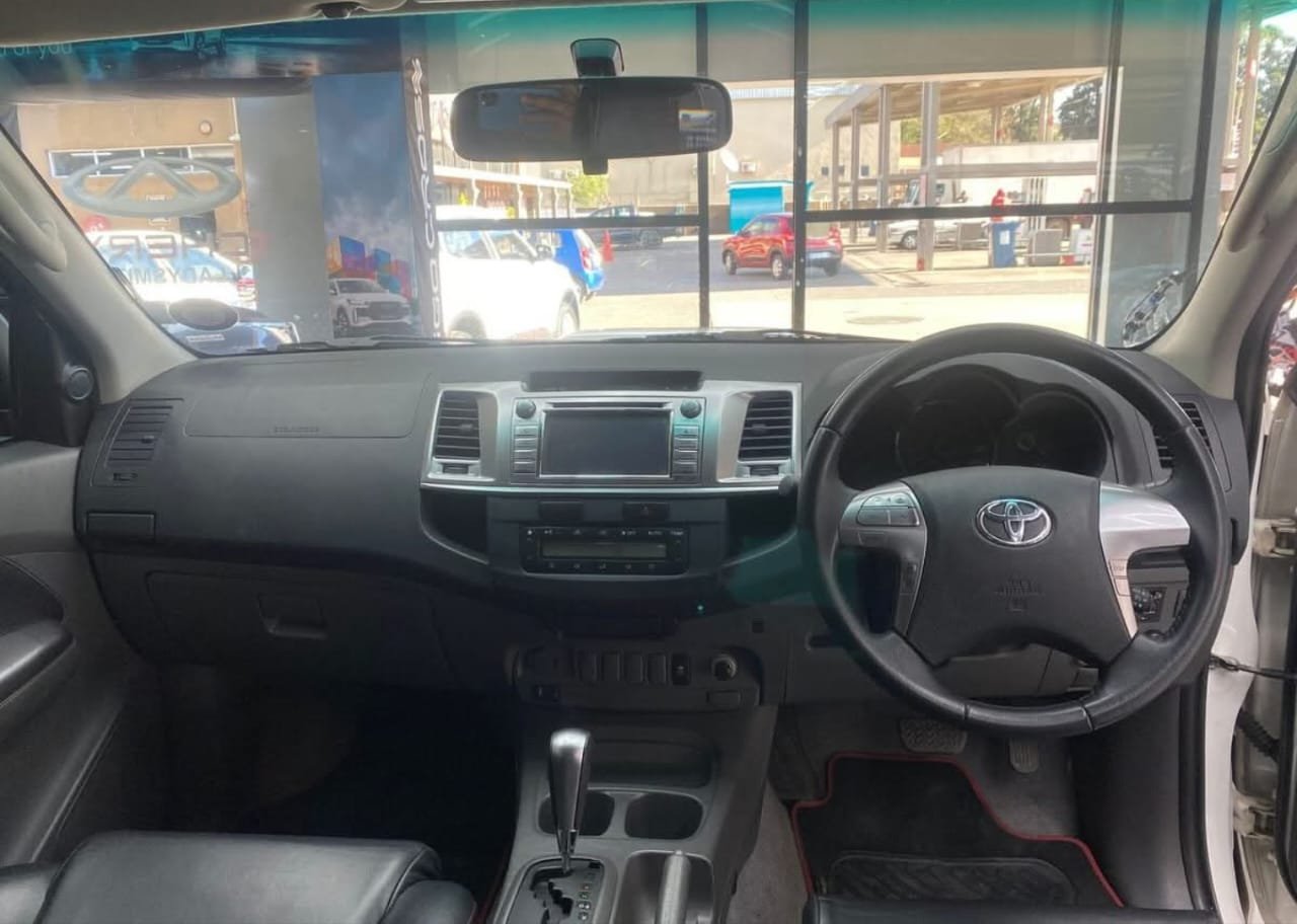 2014 Toyota Hilux Legend 45 3.0D4d Automatic - Image 5