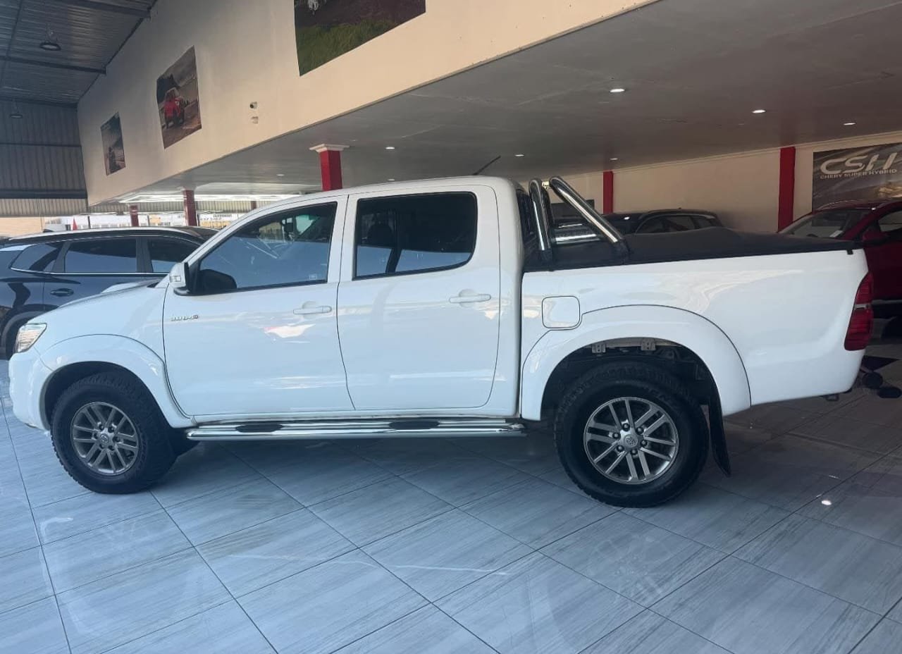 2014 Toyota Hilux Legend 45 3.0D4d Automatic - Image 9