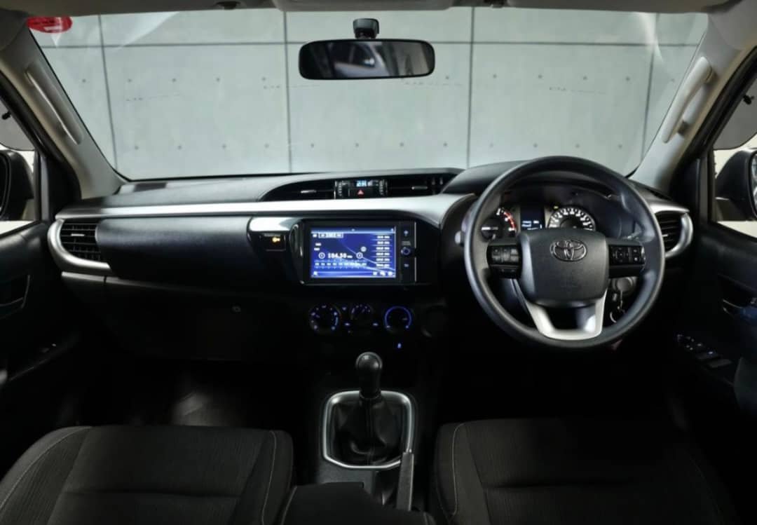 2023 Toyota Hilux Revo - Image 5