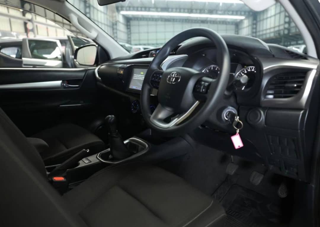 2023 Toyota Hilux Revo - Image 6