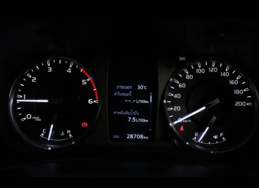2023 Toyota Hilux Revo - Image 7