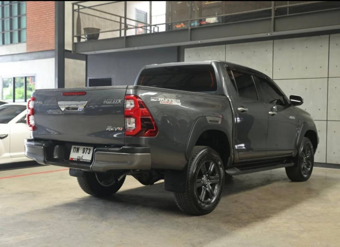 2023 Toyota Hilux Revo - Image 8