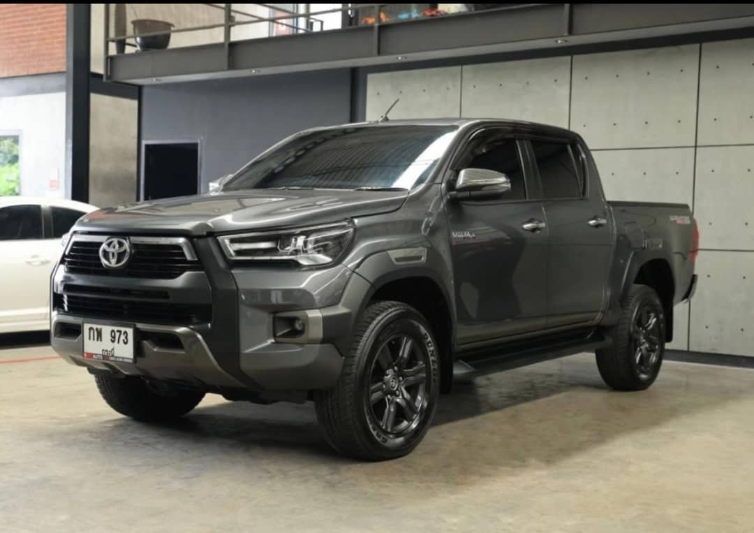 2023 Toyota Hilux Revo - Image 9