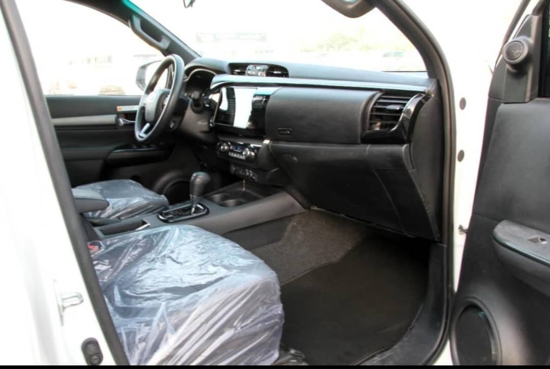2019 Toyota Hilux 2.8 GD6 4x4 - Image 4