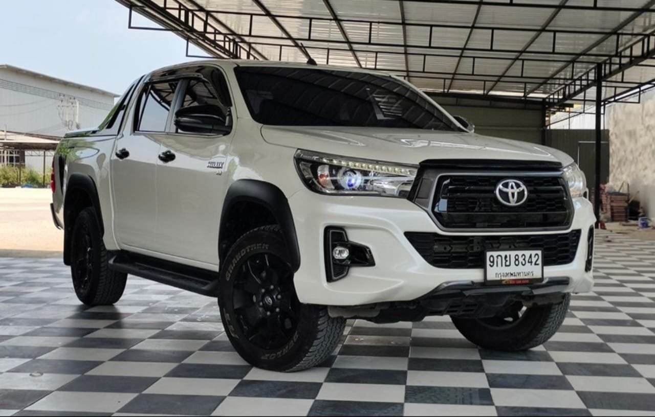 2015 Toyota Hilux Revo 2.8L - Image 10