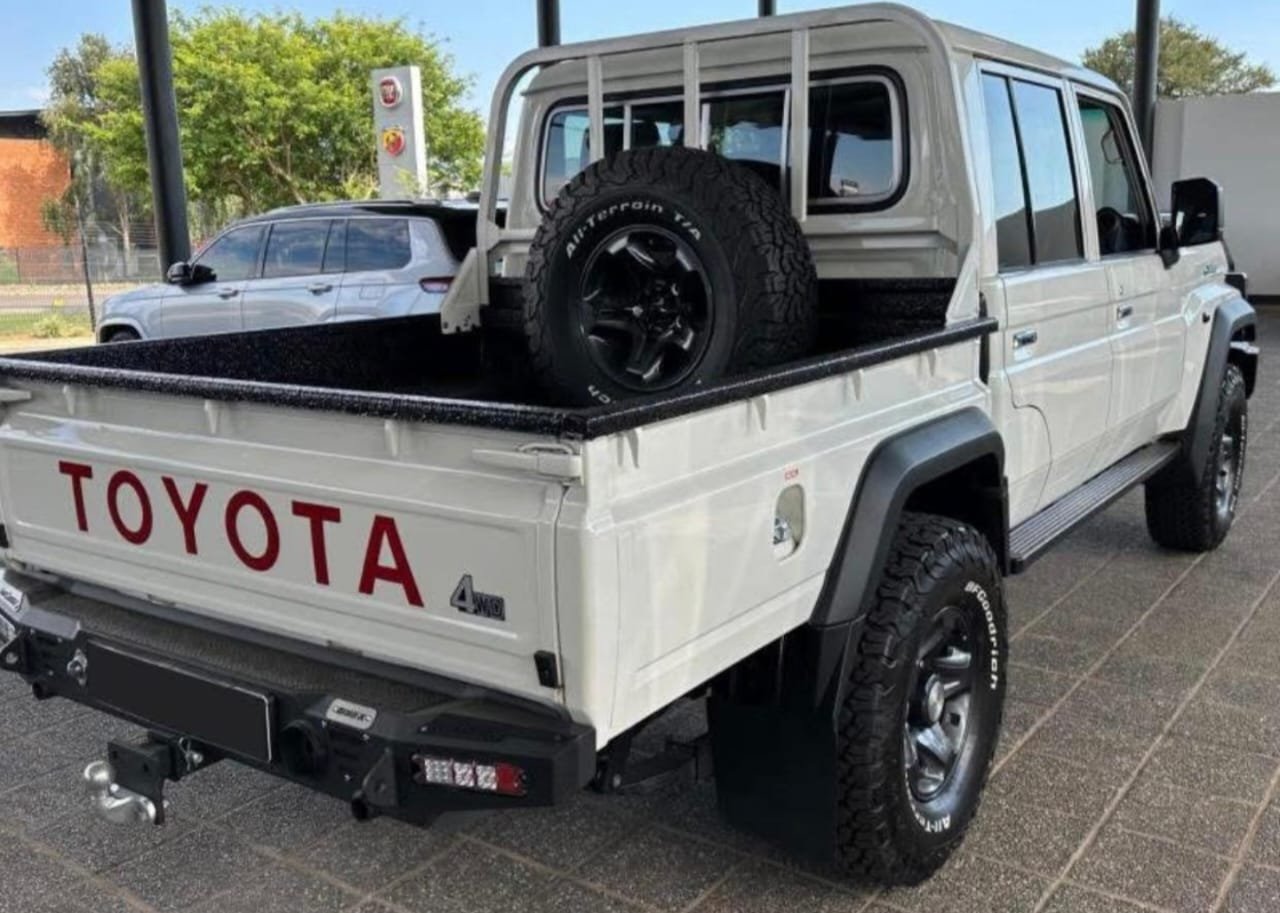 2023 Toyota Land Cruiser Pick-up - Image 10