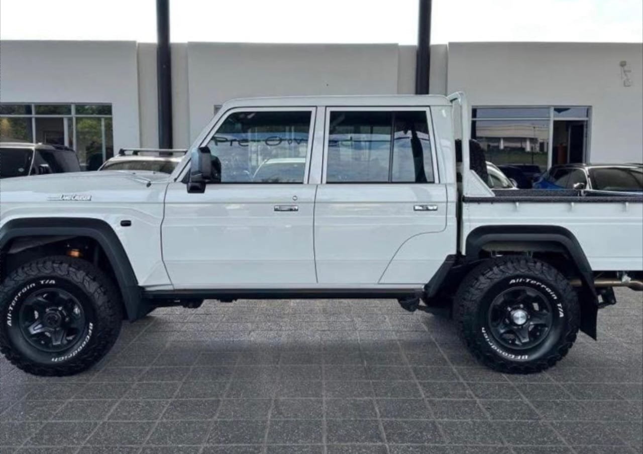 2023 Toyota Land Cruiser Pick-up - Image 9